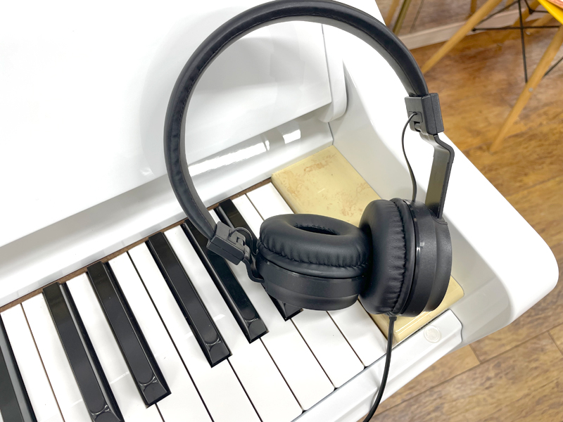YAMAHA　ヤマハ　YU1S サイレント　白艶出し　木目装飾