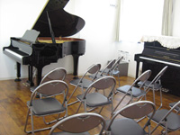 グランドピアノ練習室　名古屋のピアノ専門店　親和楽器
