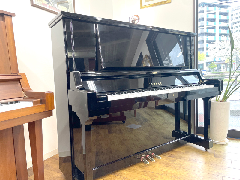 YAMAHA　ヤマハ　YUA 黒艶出し仕上　名古屋のピアノ専門店　親和楽器