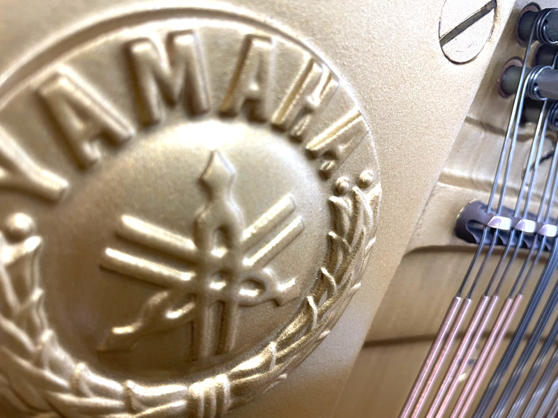 YAMAHA　ヤマハ　YUA 黒艶出し仕上　名古屋のピアノ専門店　親和楽器