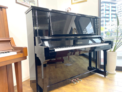 YAMAHA　ヤマハ　YUA 黒艶出し仕上　名古屋のピアノ専門店　親和楽器