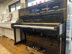 YAMAHA　ヤマハ　U10BL 黒艶出し仕上（木目装飾付）