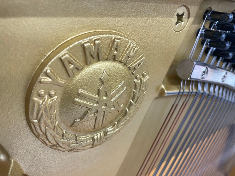 YAMAHA　ヤマハ　U10BL 黒艶出し仕上（木目装飾付）